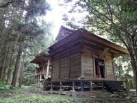 新山神社と御神木のヒバ